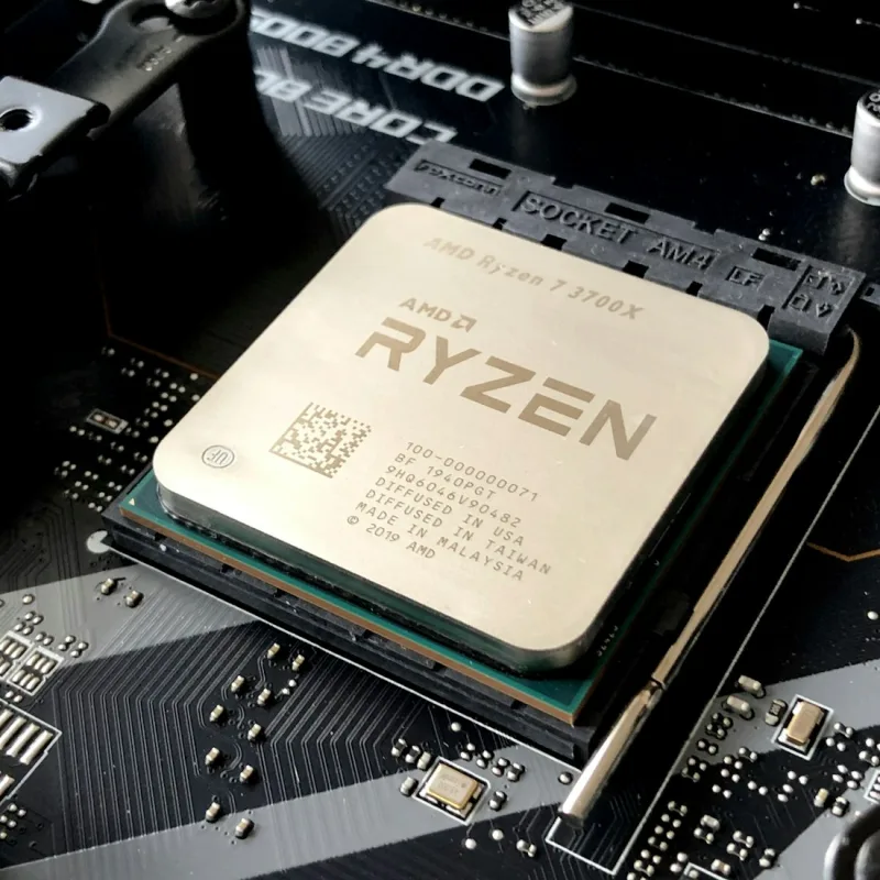 معالج AMD Ryzen 7 7800X3D